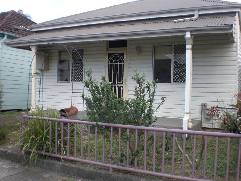 8 Margaret  St, Mayfield NSW 2304