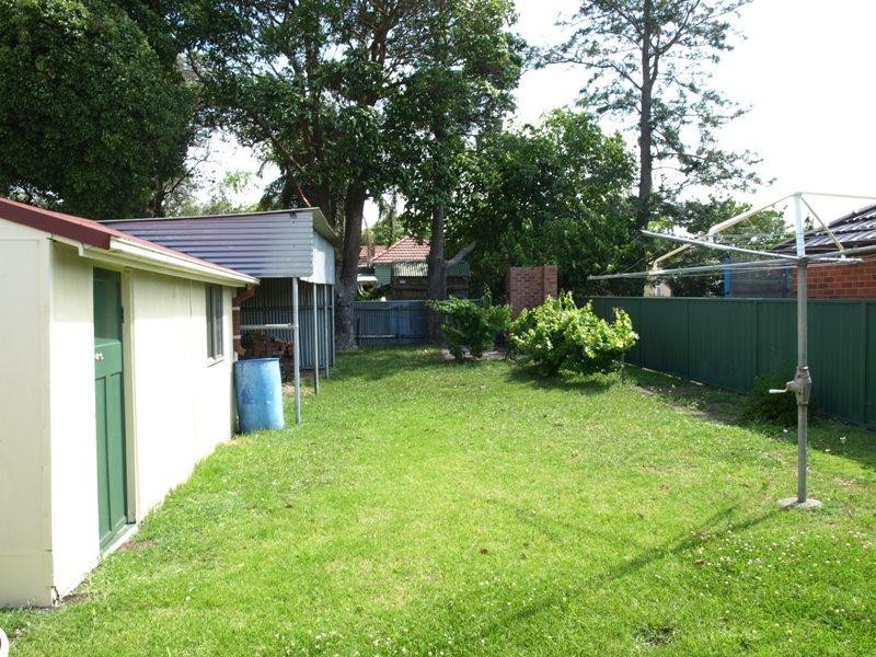 4 Barenya St, Mayfield NSW 2304