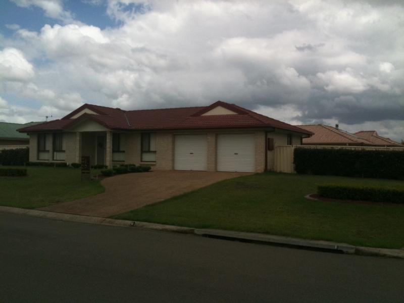2 Lisa Pl, Rutherford NSW 2320