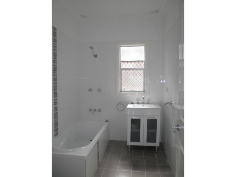 33 Sunderland St, Mayfield NSW 2304