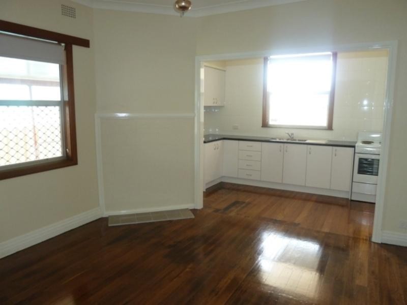 33 Sunderland St, Mayfield NSW 2304