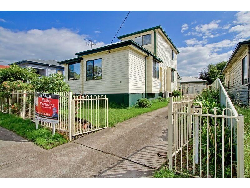 32 Morris St, Mayfield NSW 2304