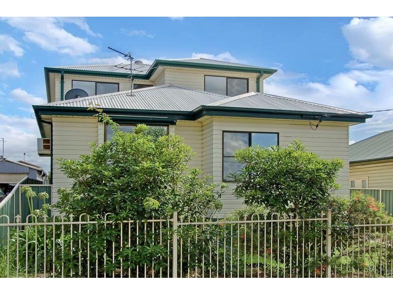 32 Morris St, Mayfield NSW 2304