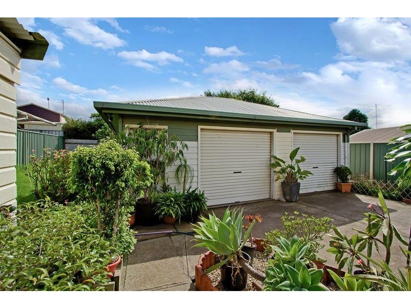 32 Morris St, Mayfield NSW 2304
