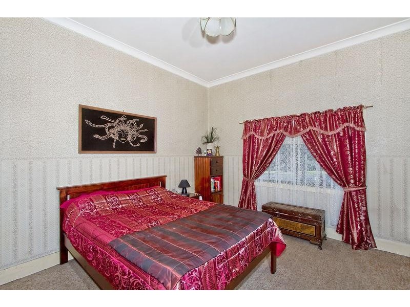 12 Edmund St, Mayfield NSW 2304