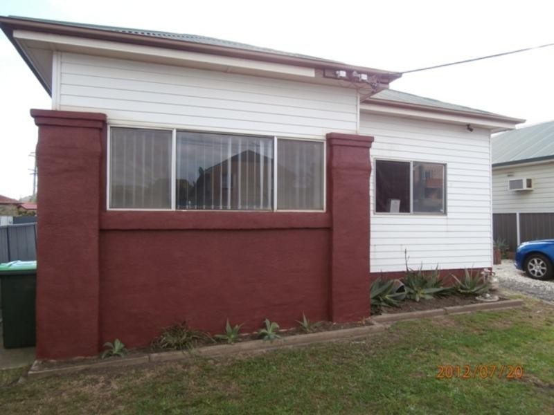 33 Baker St, Mayfield NSW 2304