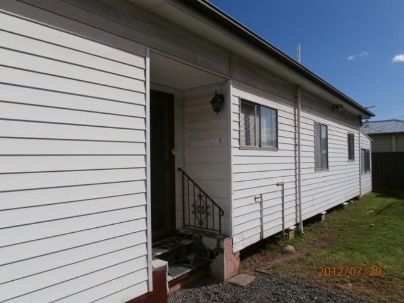 33 Baker St, Mayfield NSW 2304