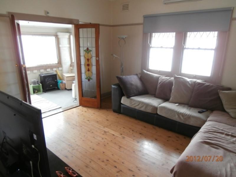 33 Baker St, Mayfield NSW 2304