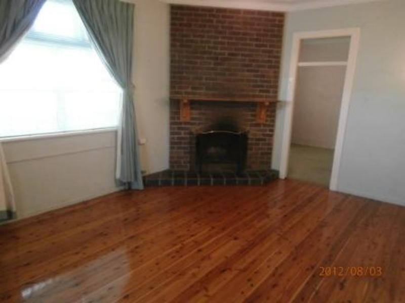 4 Crest Rd, Wallsend NSW 2287