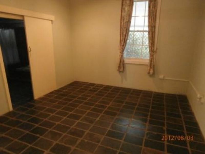 4 Crest Rd, Wallsend NSW 2287