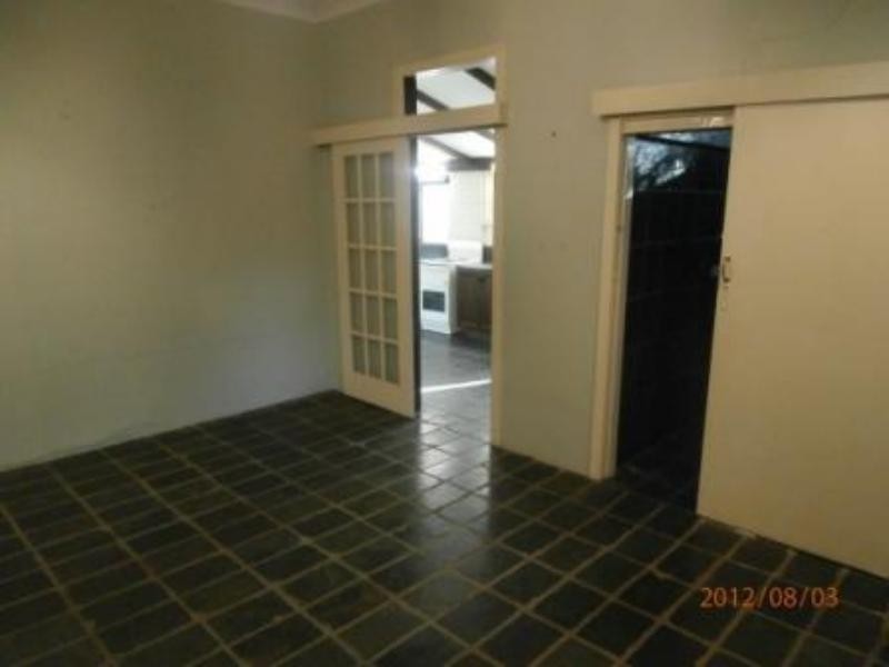 4 Crest Rd, Wallsend NSW 2287