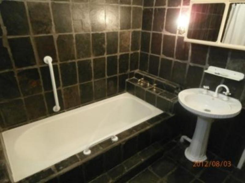 4 Crest Rd, Wallsend NSW 2287