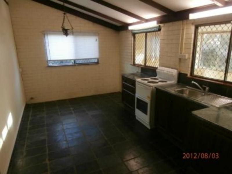 4 Crest Rd, Wallsend NSW 2287