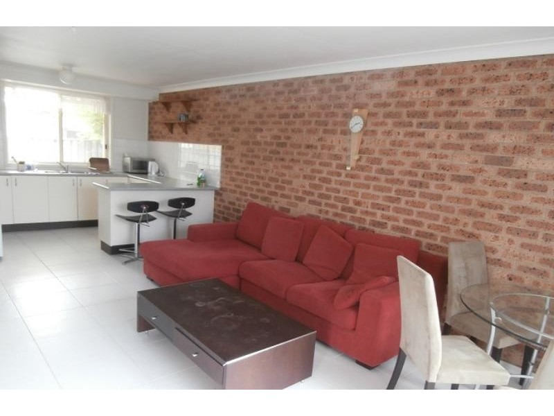 1/3 Eurabbie St, Warabrook NSW 2304