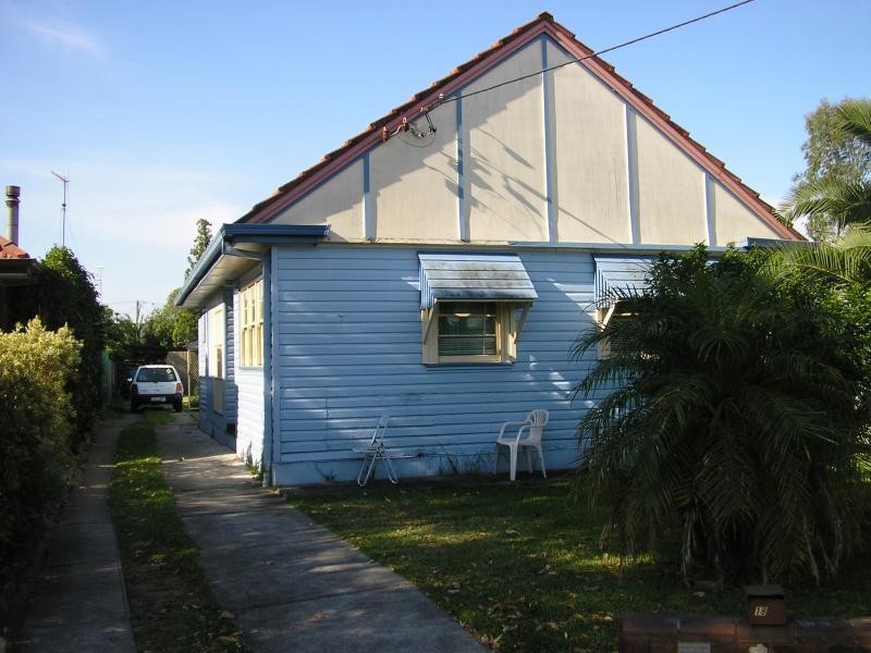 18 Scholey  St, Mayfield NSW 2304