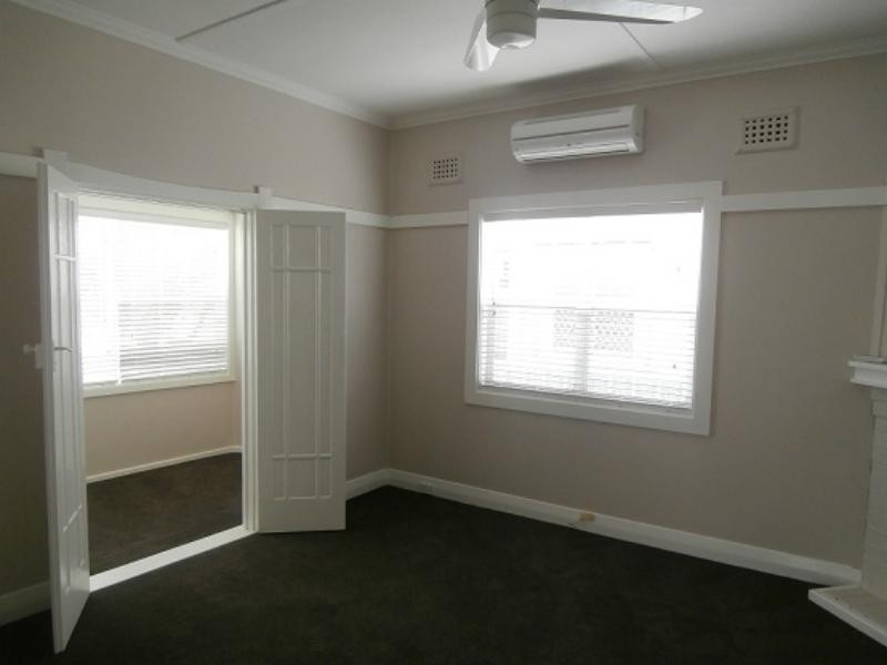 12 David St, Georgetown NSW 2298