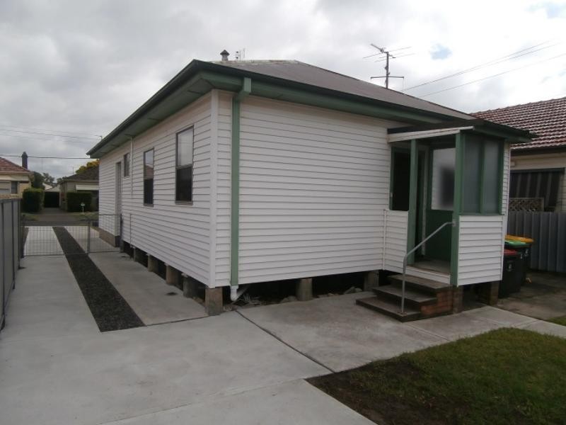 12 David St, Georgetown NSW 2298