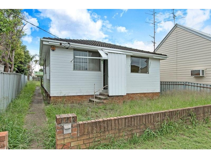 60 Maitland St, Stockton NSW 2295