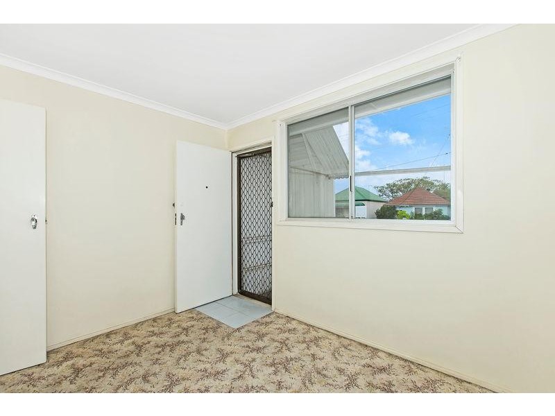 60 Maitland St, Stockton NSW 2295