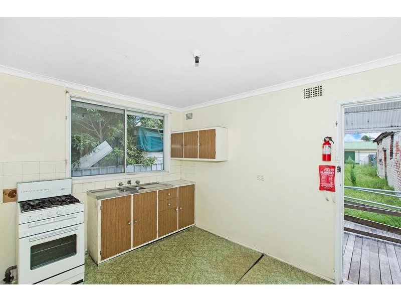 60 Maitland St, Stockton NSW 2295