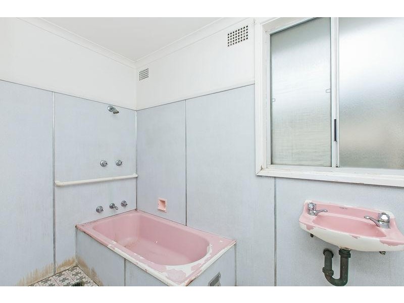 60 Maitland St, Stockton NSW 2295