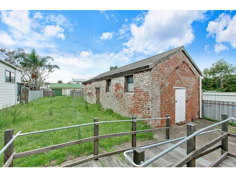 60 Maitland St, Stockton NSW 2295