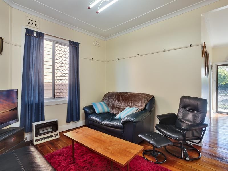 24 Roe St, Mayfield NSW 2304
