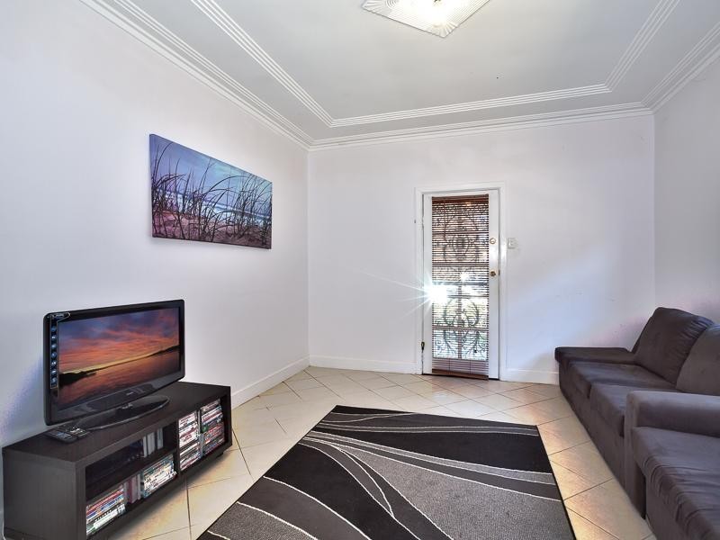 4 Sunderland St, Mayfield NSW 2304