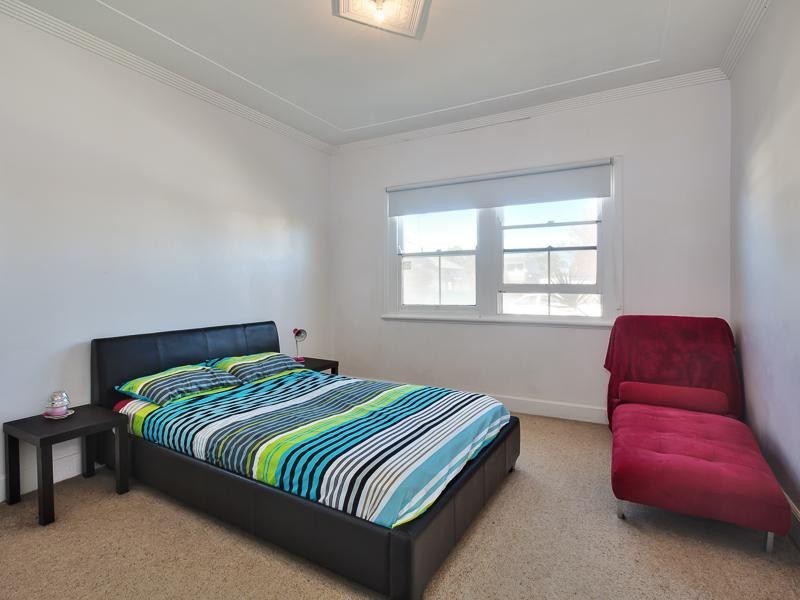 4 Sunderland St, Mayfield NSW 2304