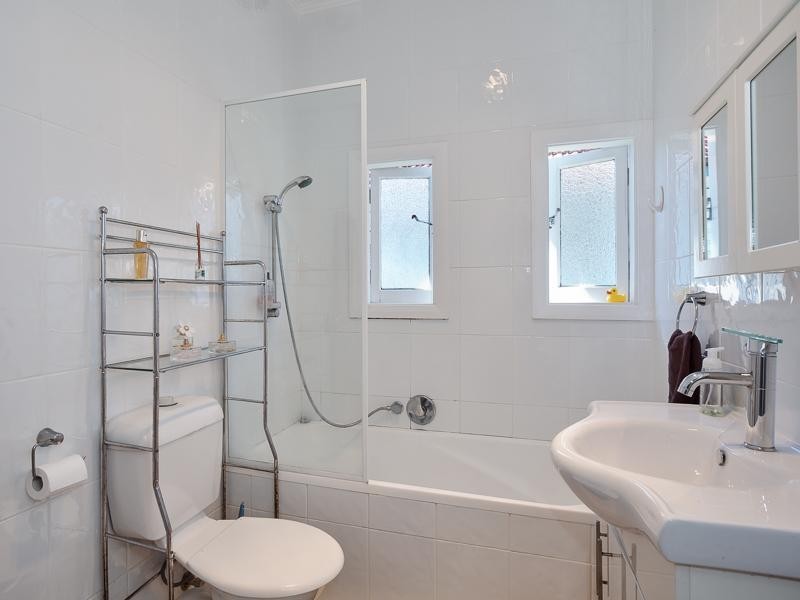 4 Sunderland St, Mayfield NSW 2304