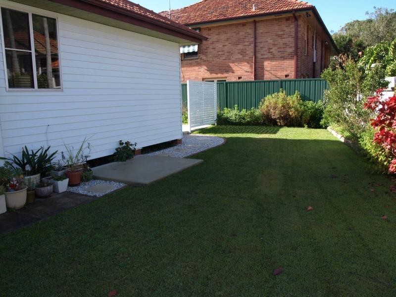 11 Clinton  Ave, Adamstown Heights NSW 2289