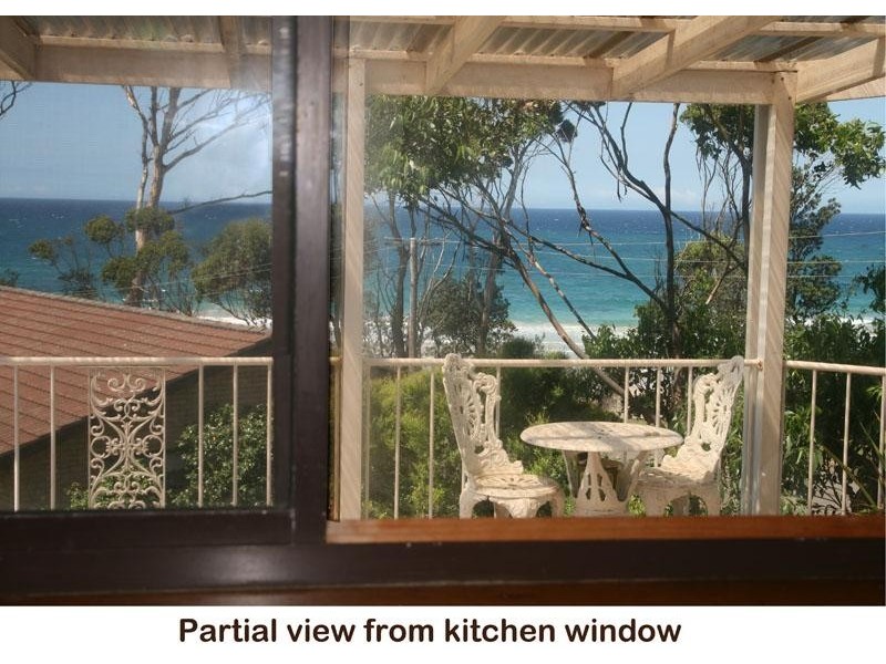 16 Booth Ave, Narrawallee NSW 2539