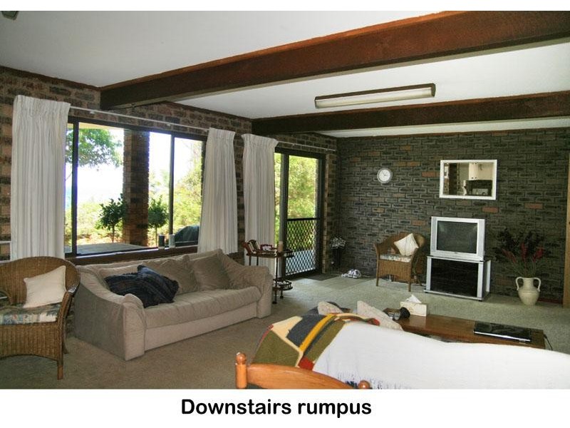 16 Booth Ave, Narrawallee NSW 2539