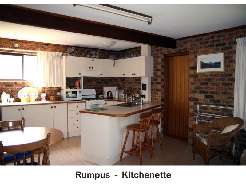 16 Booth Ave, Narrawallee NSW 2539