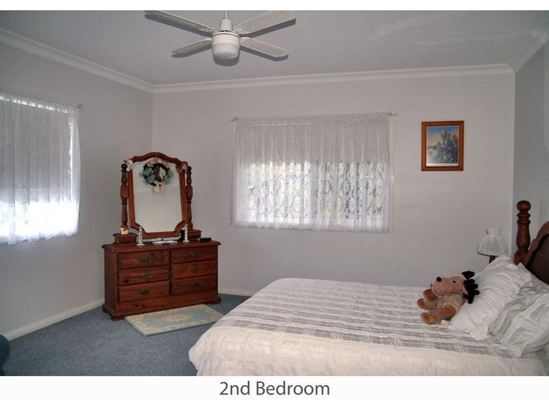 11 Blake Pl, Narrawallee NSW 2539