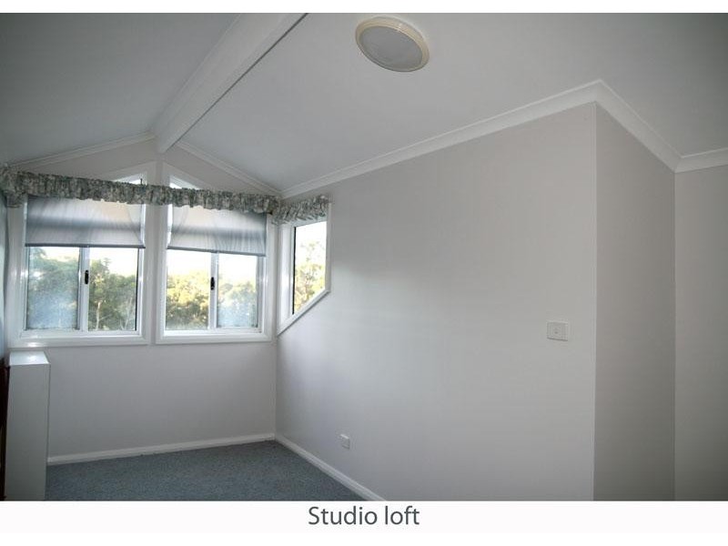 11 Blake Pl, Narrawallee NSW 2539