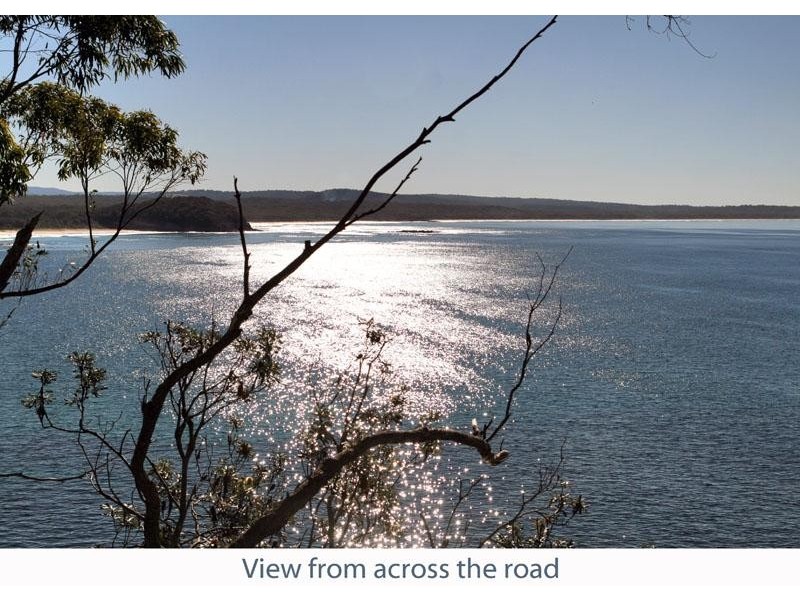 73 Bannister Head Rd, Mollymook NSW 2539