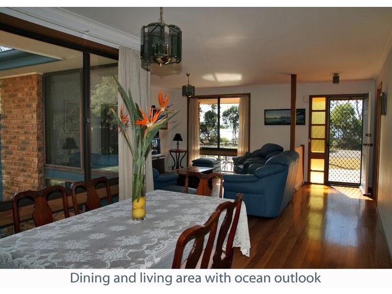 73 Bannister Head Rd, Mollymook NSW 2539