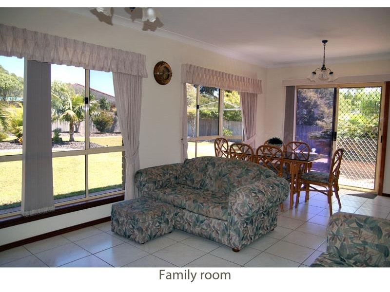 33 Leo Dr, Narrawallee NSW 2539