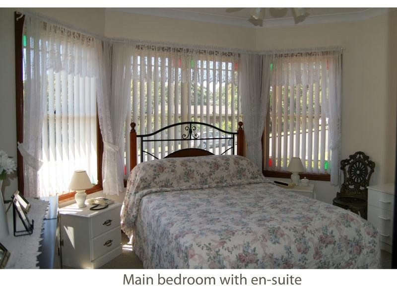 33 Leo Dr, Narrawallee NSW 2539