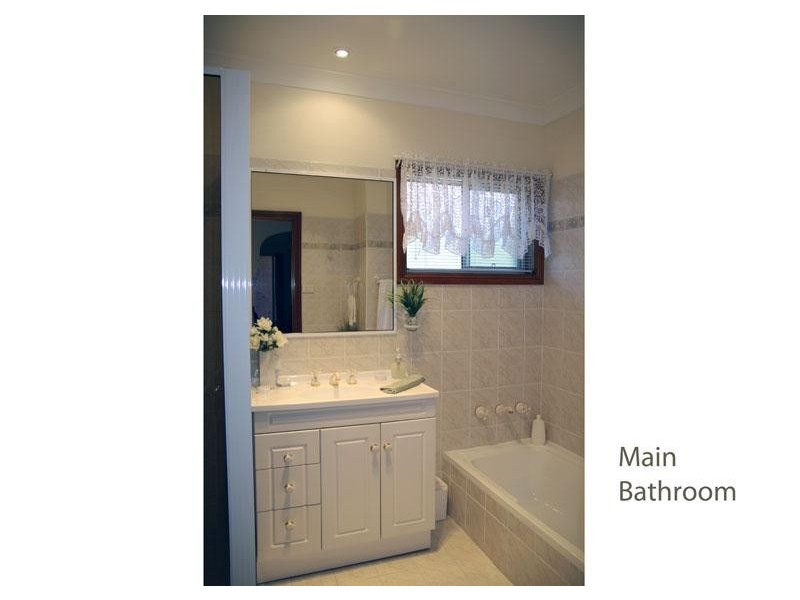 33 Leo Dr, Narrawallee NSW 2539