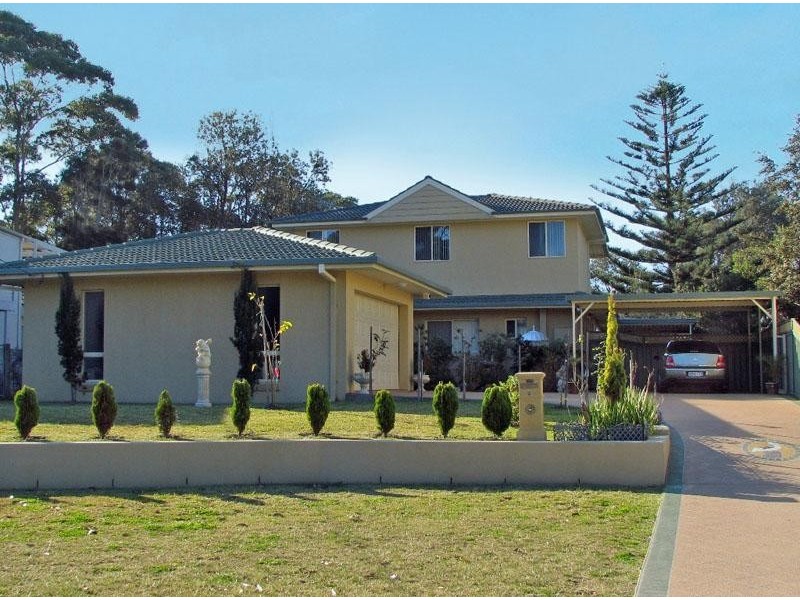 2 Macleay  St, Narrawallee NSW 2539