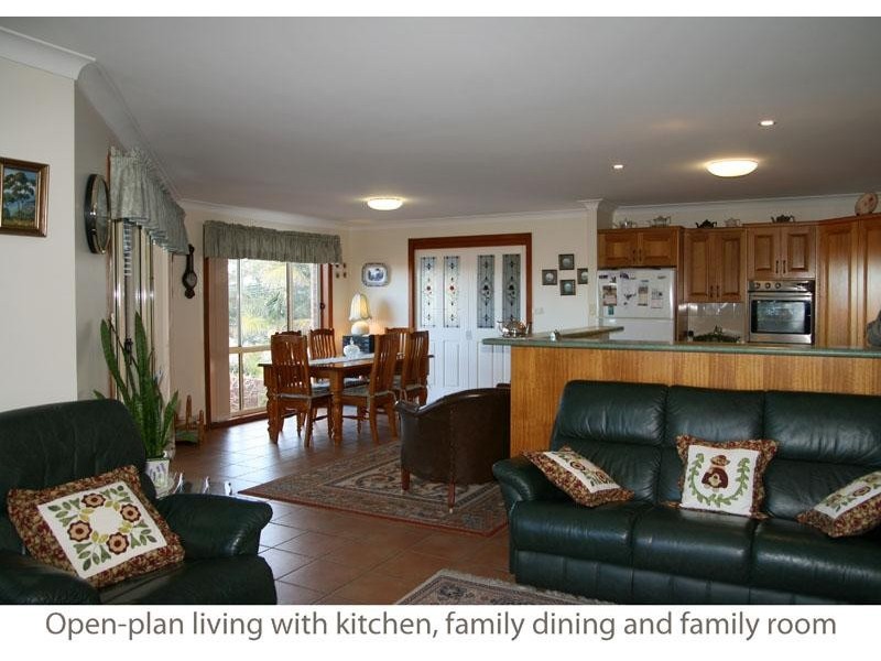 207 Mitchell Pde, Mollymook NSW 2539