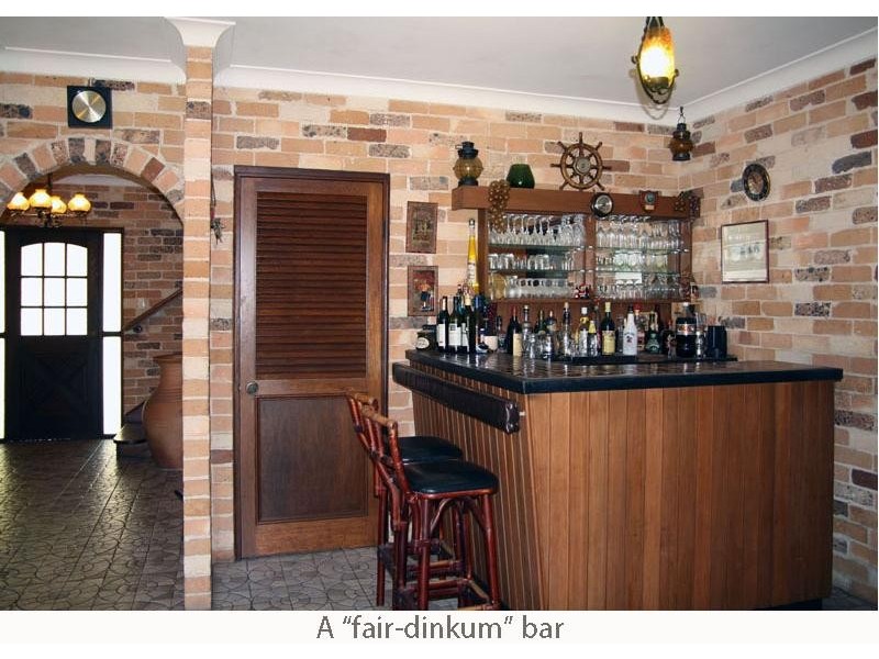 8 Manning Ave, Narrawallee NSW 2539