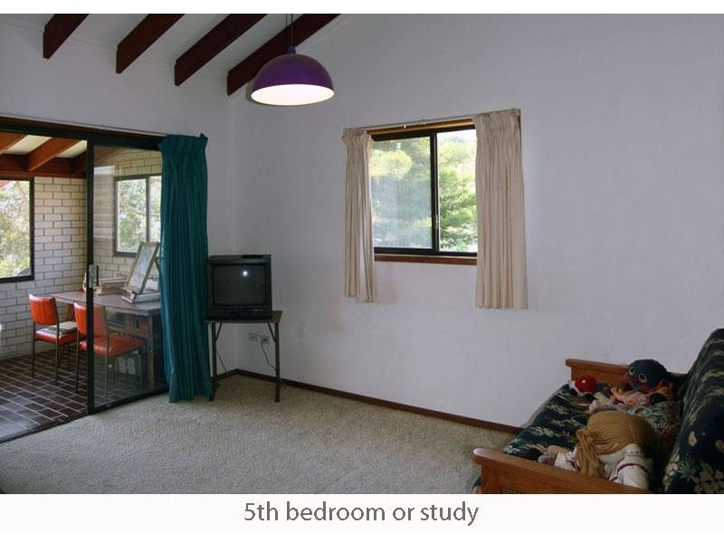 8 Manning Ave, Narrawallee NSW 2539