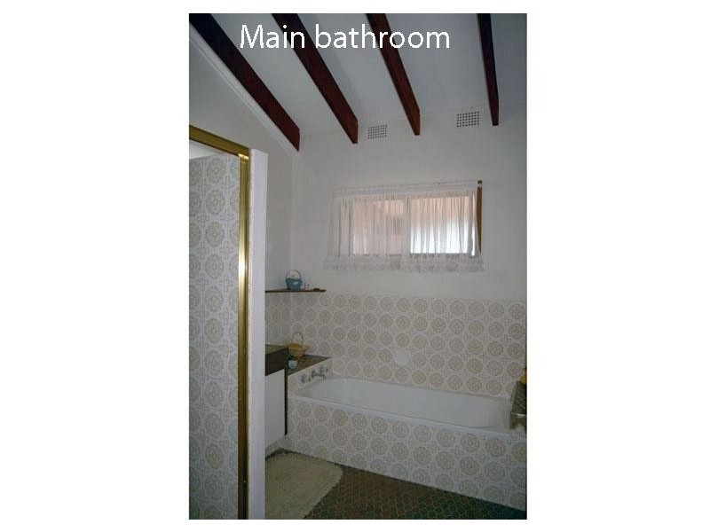 8 Manning Ave, Narrawallee NSW 2539