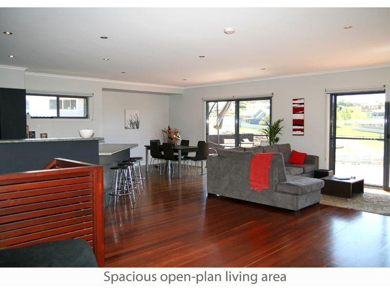 33 Springfield  Dr, Mollymook NSW 2539