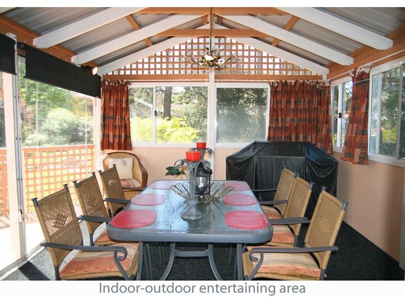 20 Valley Dr, Mollymook NSW 2539
