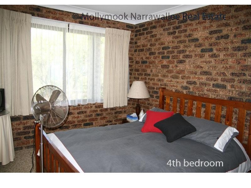 16 Booth  Ave, Narrawallee NSW 2539