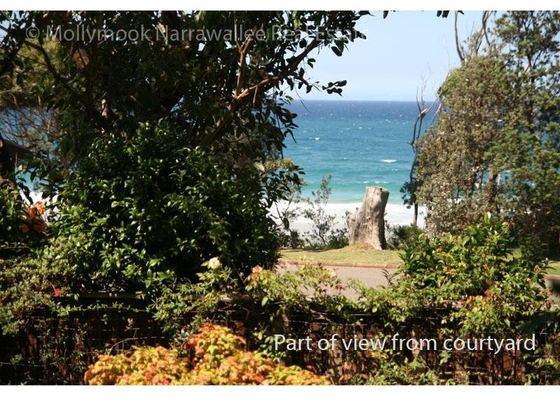 16 Booth  Ave, Narrawallee NSW 2539